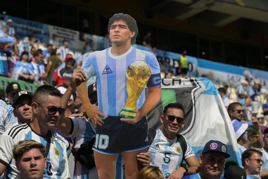 La imagen de Maradona estuvo presente en todo momento en el estadio Lusail.