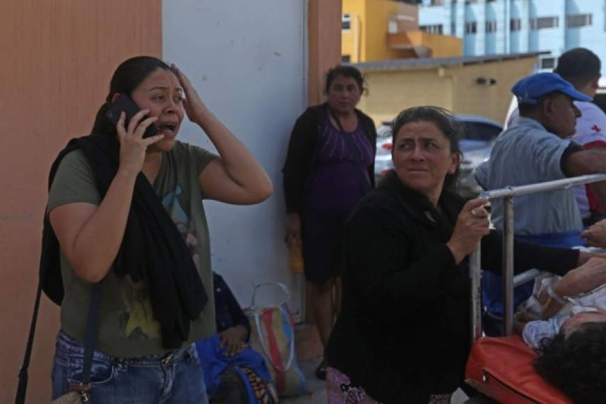 El terror se apoderó hoy del Hospital Roosevelt, uno de los principales de la capital de Guatemala, cuando pandilleros de la Mara Salvatrucha atacaron con fusiles el lugar para liberar a uno de sus compañeros, que logró huir, y dejaron seis muertos y doce heridos.
