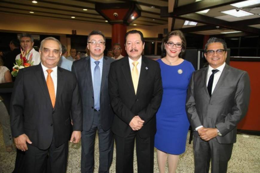 Héctor Méndez, Mario Sierra, Luis Avilez, Alina Díaz y Carlos Espinoza.