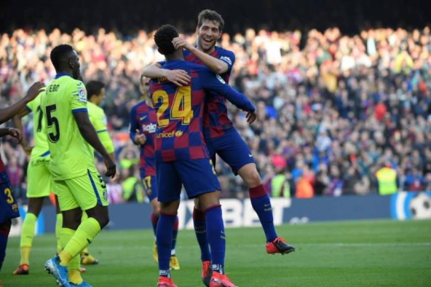 Sergi Roberto al minuto 39 se encargó de anotar el segundo gol del Barcelona y lo festejó con Júnior Firpo, quien le dio el pase para la anotación.