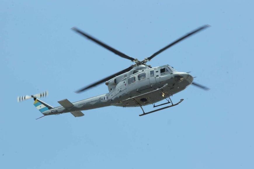 Un helicóptero sobrevolando el estadio Juan Ramón Brevé Vargas de Juticalpa previo al partido Olancho FC-Olimpia.
