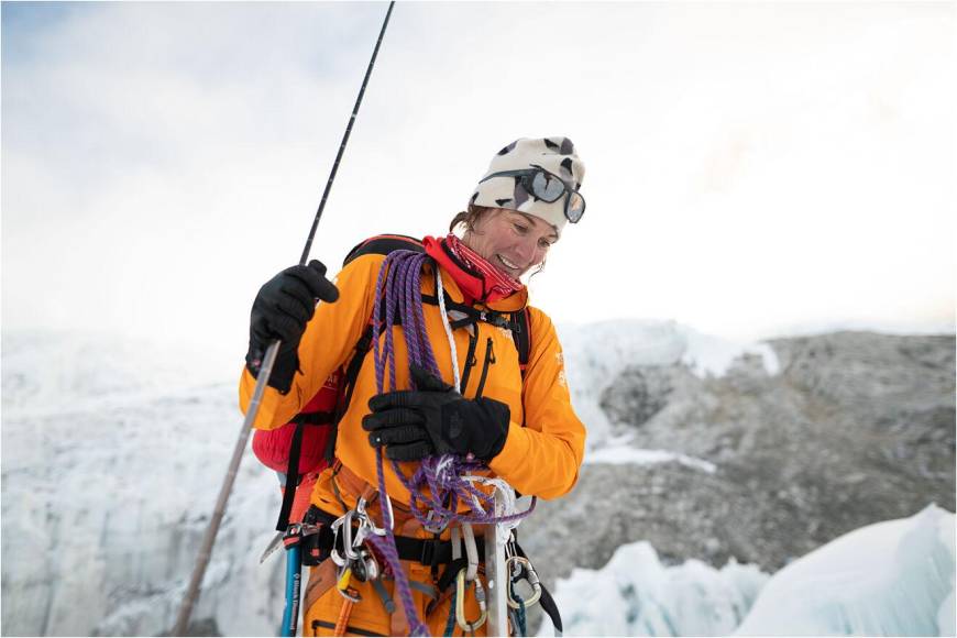Seis años después volvió al Lhotse y realizó el primer descenso en esquí de esta montaña, lo que le valió el premio de Aventurero del Año de National Geographic.
