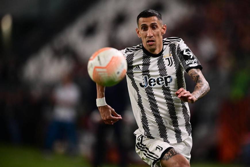 El futuro de Ángel di María vuelve a ser tema de especulación. El extremo argentino, de 35 años, con contrato en la Juventus hasta junio, parece tener pocas posibilidades de seguir en el club italiano. Ahora, el FC Barcelona vuelve a la carga por él, al que ya estuvo cerca de ficharlo el pasado verano, pero la negociación no llegó a buen puerto en el momento crucial. El Benfica, que fue el primer equipo europeo del ‘Fideo‘, desea llevarlo de vuelta a casa, según informó Relevo.