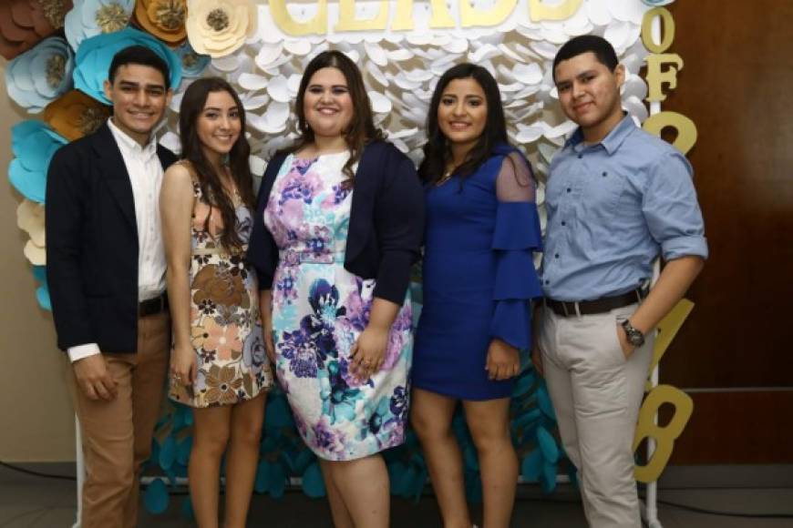 Jean Castro, Angie Valle, Larissa Castillo, Andrea Soler y Manuel Martínez.