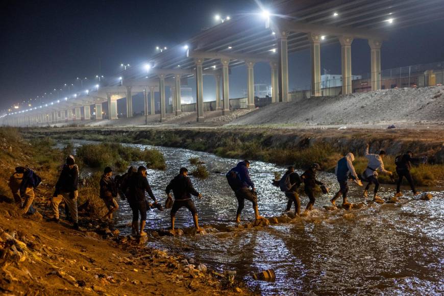 Los cruces masivos registrados en los últimos días han llevado a las autoridades de El Paso, Texas, a declarar el estado de emergencia.