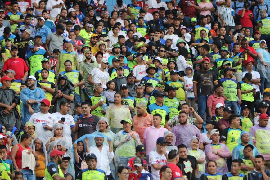 Los olanchanos llegaron en una buena cantidad al estadio.