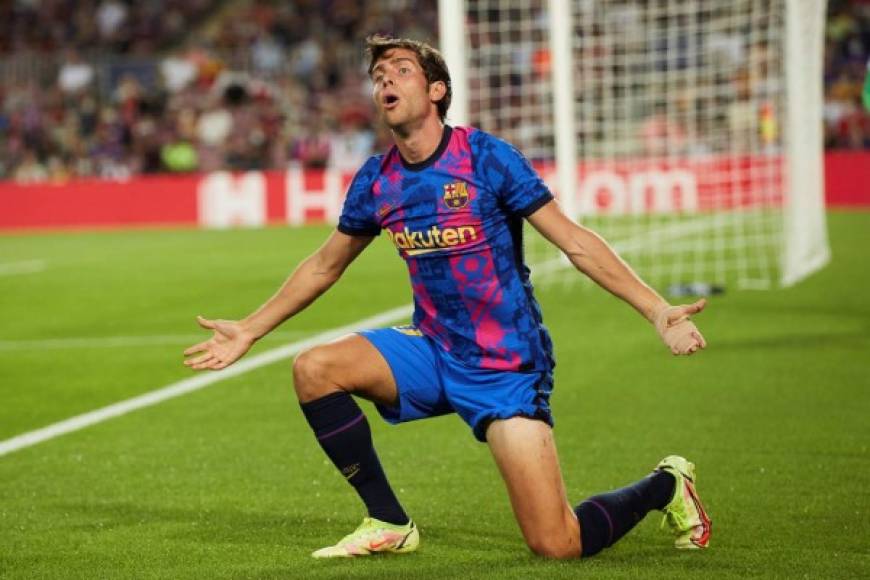 La afición del Barcelona explotó y silbó al defensor Sergi Roberto.