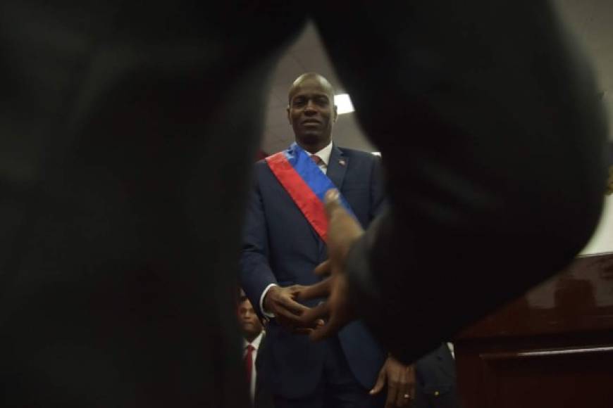 Washington celebró la transición democrática en la isla. <br/><br/>'El pueblo haitiano merece tener dirigentes democráticamente electos', escribió el portavoz del departamento de Estado, Mark Toner, en un comunicado, en el que sostiene que 'Estados Unidos reafirma (su) compromiso con el pueblo y el gobierno de Haití'.<br/><br/>