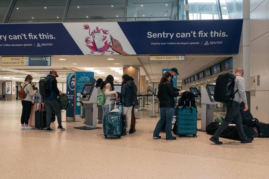 Los aeropuertos más afectados son los asiáticos, incluidos los de Yakarta, Pekín y Shanghái, por este orden; en destino, Pekín, Yakarta y Seattle. Ayer, un vuelo de Delta que se dirigía a Shanghái tuvo que dar la media vuelta y regresar a EEUU por no cumplir con las restricciones exigidas por China.