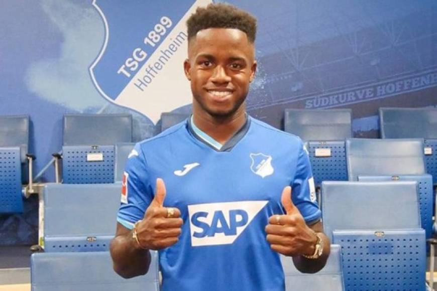 El AC Milan tiene en su lista para reforzar el lateral izquierdo al inglés Ryan Sessegnon. El futbolista está cedido en el Hoffenheim por el Tottenham, que no cuenta con él y que lo tiene en propiedad desde que lo fichara hace poco más de una temporada. El defensa se deja querer por el conjunto rossoneri: 'El Milan es un equipo top que siempre me ha gustado'.