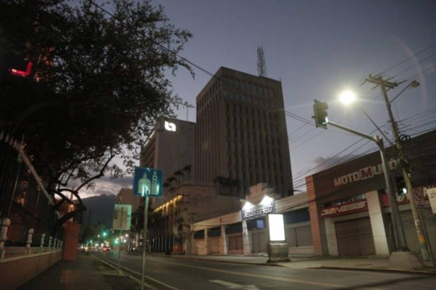 La primera calle de San Pedro Sula también luce vacía.<br/>