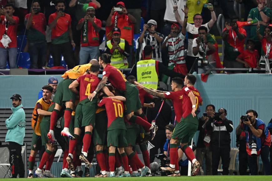 El festejo de los jugadores de Portugal tras el gol de Cristiano Ronaldo.