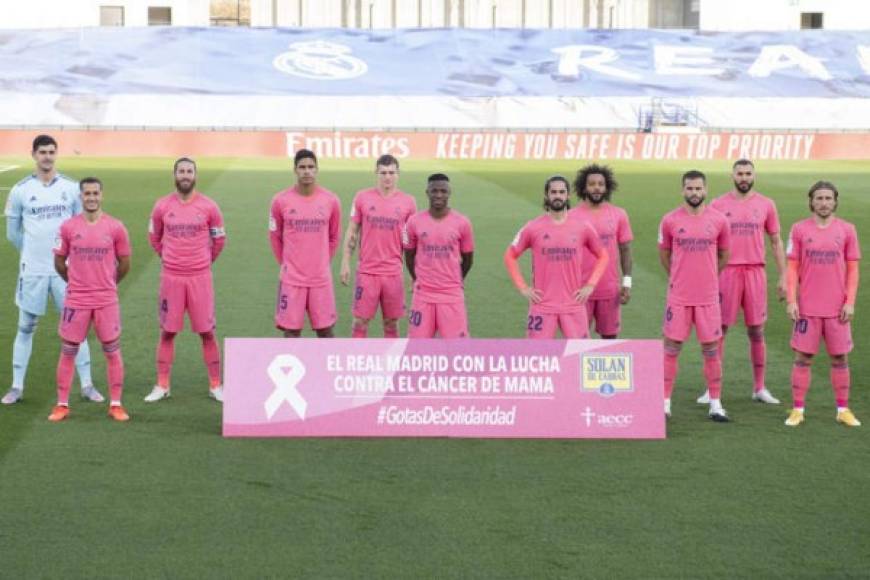 Real Madrid lució uniforme rosa ante Cádiz ya que se unió a la lucha contra el cáncer de mama que se conmemora este 19 de octubre.