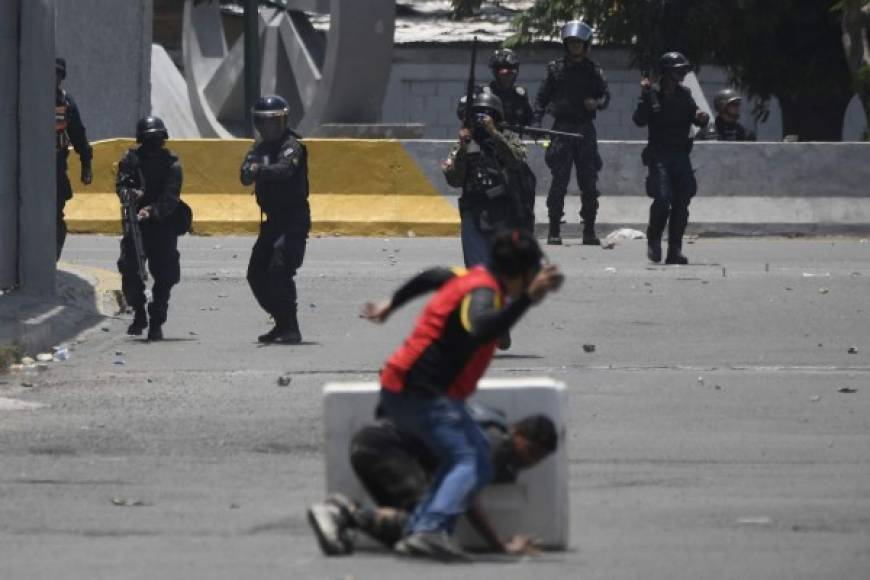 Aún no se reportan víctimas de los brutales enfrentamientos en las calles de Caracas y otras ciudades.