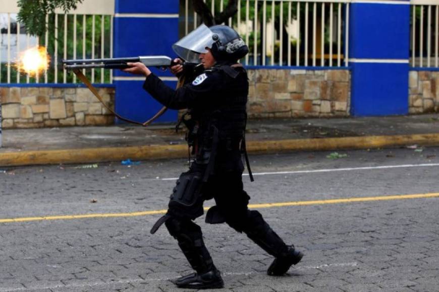Usuarios de redes sociales compartieron imágenes y videos del caos vivido ayer tras la marcha de todas las madres en las grandes ciudades del país.<br/><br/>Unas diez personas fueron asesinadas con armas de precisión con disparos en la cabeza y el tórax, ocho en Managua y dos en Estelí, según La Prensa de Nicaragua.