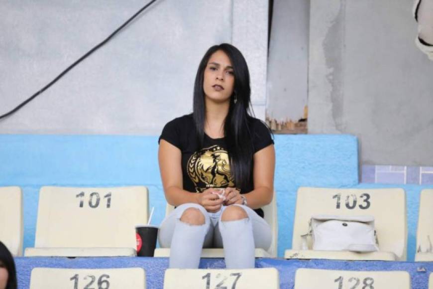 Iveth Cáceres - Esposa de Johnny Palacios, defensa del Olimpia.