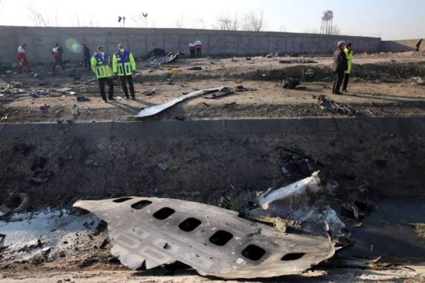 El director de la Media Luna Roja de la provincia de Teherán, Shahin Fathí, explicó que 'solo había unos pocos cadáveres medio intactos, el resto estaban completamente destrozados'.