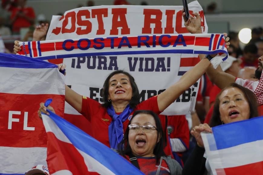  Seguidores costarricense animan a su selección momentos antes del inicio entre un encuentro clasificatorio para el Mundial de fútbol de Catar 2022 entre las selecciones de Costa Rica y Nueva Zelanda.