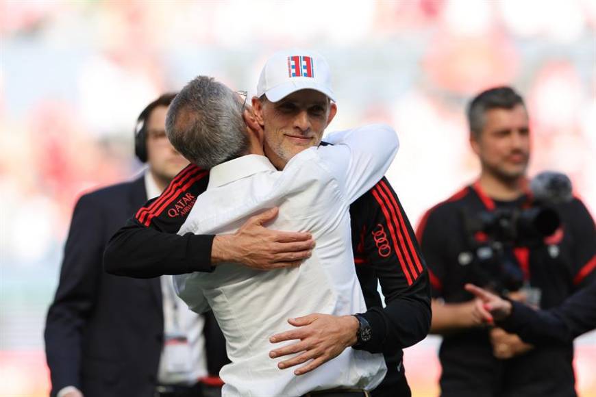 Tuchel también celebró su primera presea con el conjunto bávaro a pesar de ese cierre épico con el Dortmund.