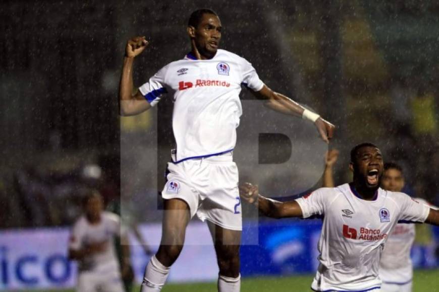 Jerry Bengtson celebrando su gol contra el Marathón.