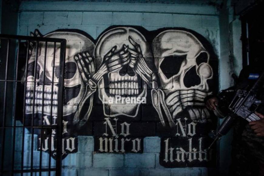 Los miembros de los grupos delictivos, especialmente los de la Pandilla 18, establecen su máxima ley a través de los grafitis, conocidos como placazos.