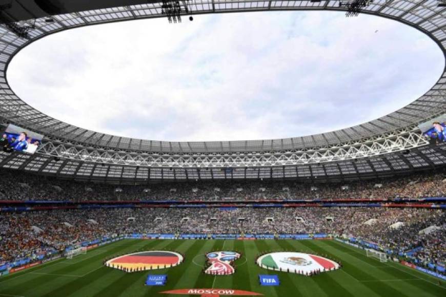 Una espectacular imagen panorámica del estadio Luzhniki de Moscú antes del inicio del partido Alemania-México. Foto AFP