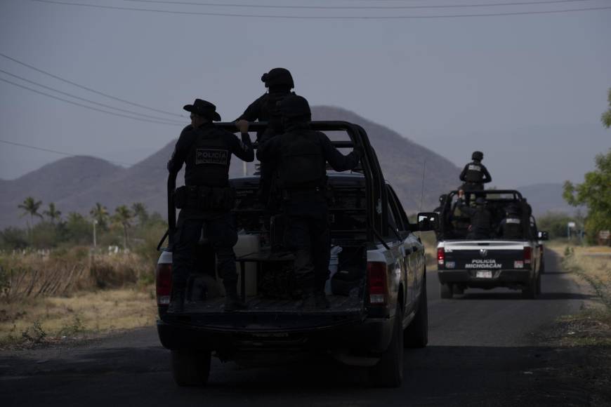 "San Juana" se destacó especialmente en sus enfrentamientos contra el Cártel de Santa Rosa de Lima, dirigido por José Antonio Yépez Ortiz, alias "El Marro". Este grupo delictivo, inicialmente involucrado en el robo de combustible (huachicoleo) y asaltos a camiones de carga, se convirtió en uno de los principales rivales del CJNG en el estado de Guanajuato.