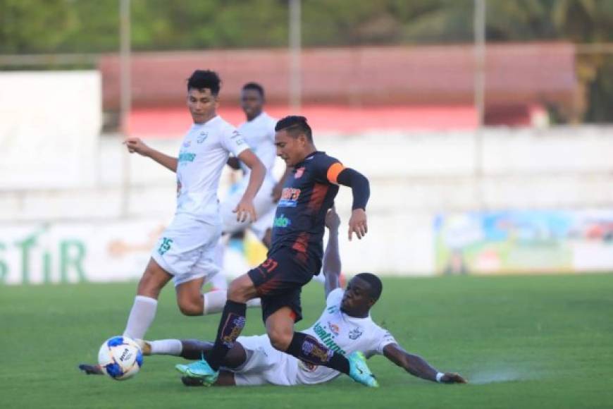 Carlos 'El Mango' Sánchez (Vida): Lateral por la banda izquierda que destacó en la goleada que los cocoteros le recetaron al Platense (1-4). Al zurdo le cometieron una falta penal.