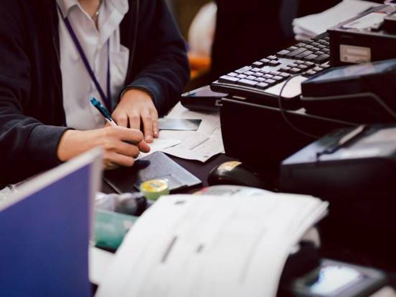 La banca comercial, el que está conformado por 15 instituciones, es el mayor empleador del sistema financiero supervisado, compuesto por 80 entidades privadas.