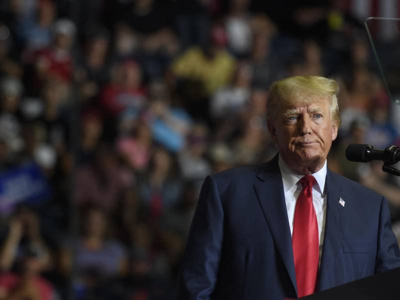 Trump es acusado de obtener fraudulentamente préstamos, beneficios de seguros y pagar impuestos más bajos.