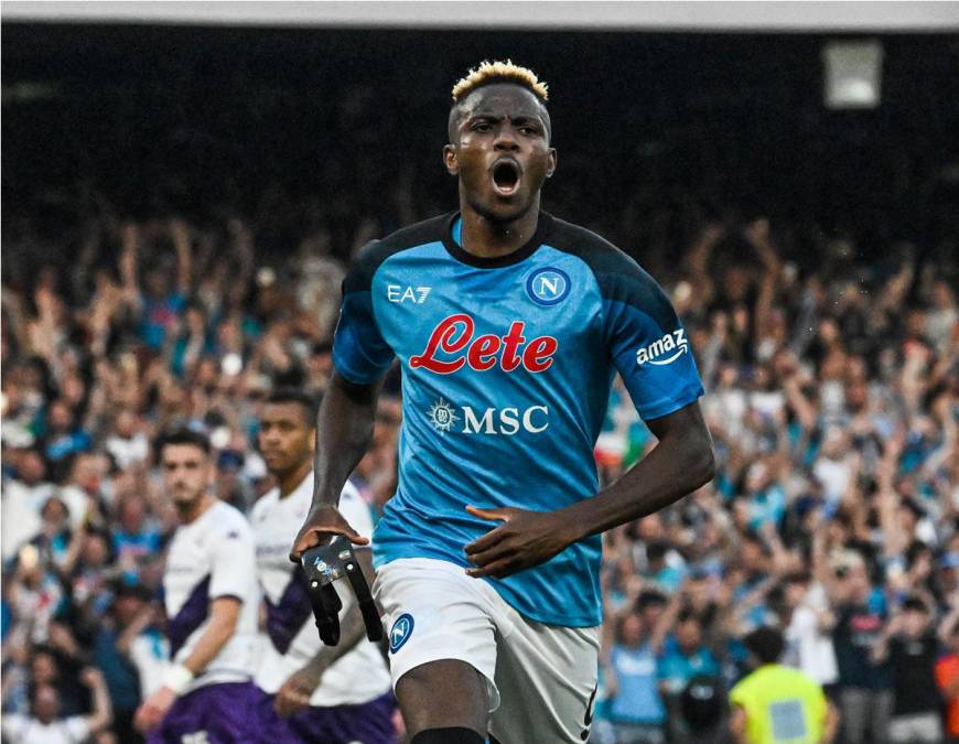 Víctor Osimhen - Si cualquier club de Europa quiere fichar al goleador nigeriano, tendrá que poner una cantidad increíble de dinero. Concretamente, según el diario “Il Mattino”, el delantero sólo saldría del Napoli por 160 millones de euros. PSG y Manchester United ya saben el precio del ‘9’ del campeón de la Serie A.