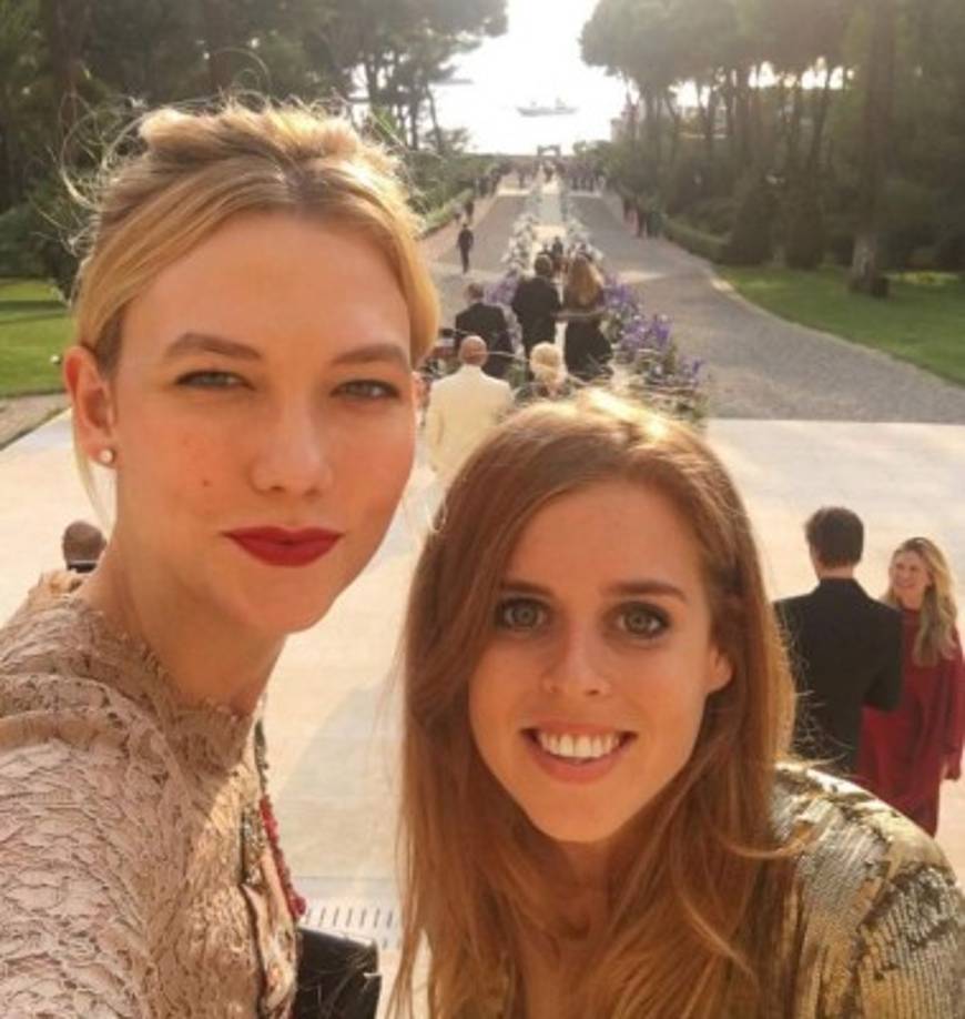 Karlie Kloss<br/><br/>La supermodelo de Victoria Secret es otra que estarpa en el enlace real. Ella también está muy cerca a la hermana de Eugenia, Beatriz.