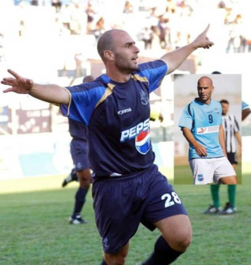 Óscar Fernando Garrasino - En 2006 llegó al Motagua, pero su estadía fue corta ya que las puertas de Grecia tocaron a su habitación; dejó a los azules para irse fichado por el Acharnaikos de la segunda división helénica.