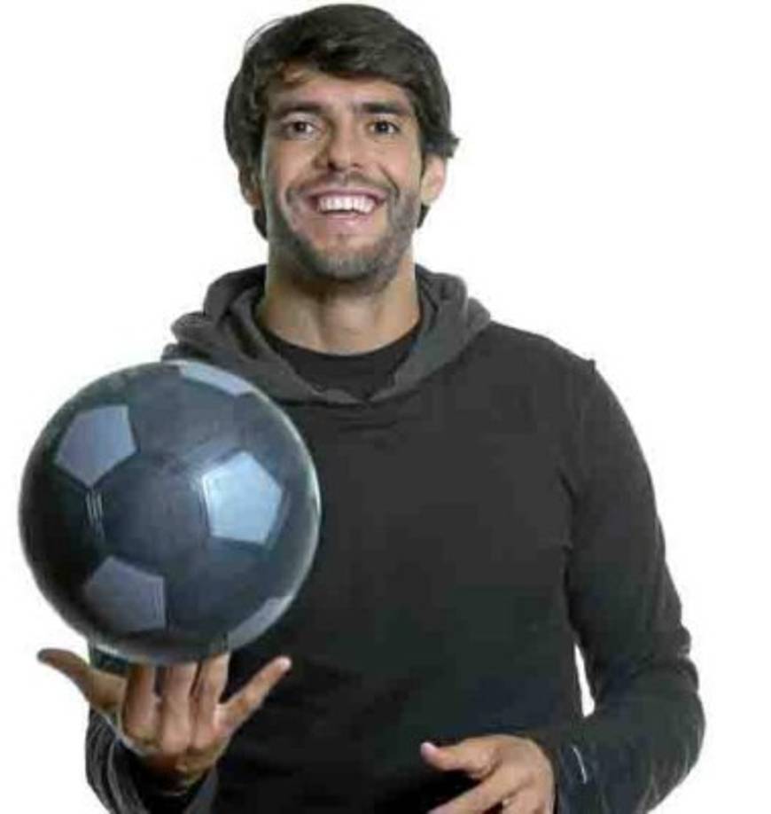 Ricardo Izecson dos Santos Leite, más conocido como Kaká, ha dicho en una entrevista en el medio brasileño UOL que podría volver al club rossonero: '¿El Milan? Me gustaría ver cómo funciona el mundo de un director deportivo'.