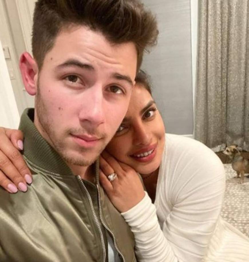 Priyanka Chopra y su esposo Nick Jonas festejaron con mucha comida y se mostraron muy tiernos en una imagen para felicitar a todos por el 'Día de Acción de Gracias'.