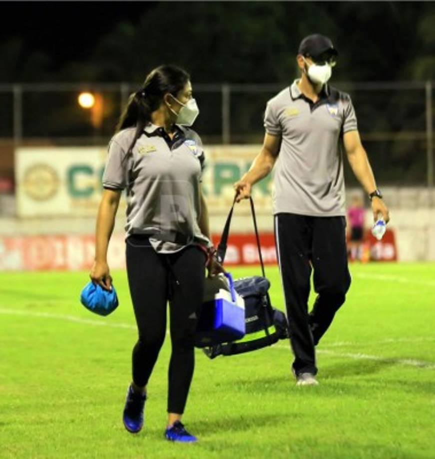 Ella es la kinesióloga del Real de Minas que llamó la atención en el estadio Excélsior durante el partido contra el Platense.