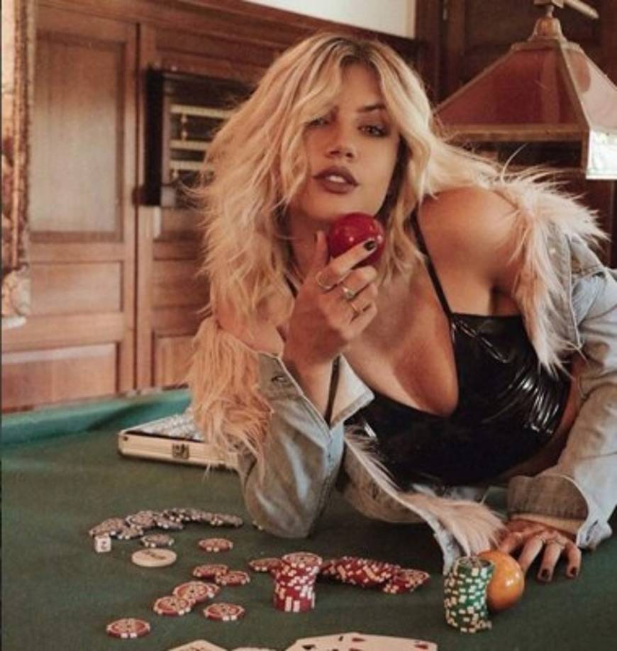 La modelo Stephanie Demner (26) confirmó su separación de Grego Rossello (25).