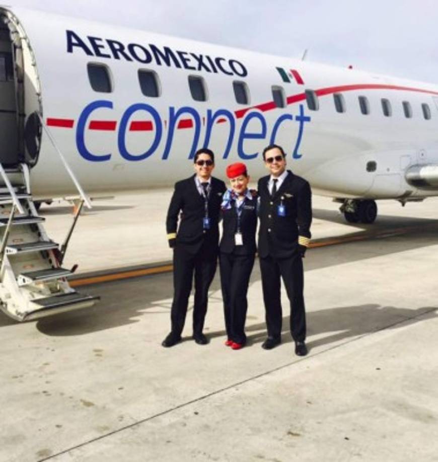 El capitán, que recibió su licencia profesional en 2011 tras graduarse del Colegio de Pilotos Aviadores de México, tuvo que ser intervenido qurúgicamente por una lesión cervical.