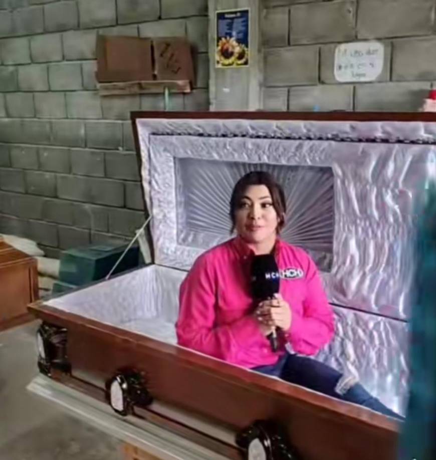 El ataúd, al que Flores entro tenía un valor de 19,000 Lempiras, era de color café, forrado en su interior con satín blanco, realizando totalmente a mano. 