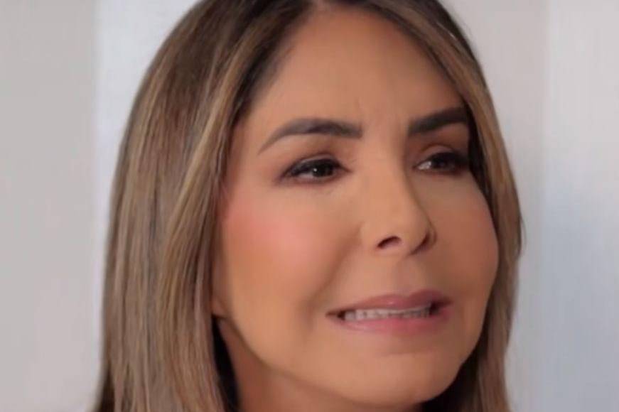 Cuenta con su propio canal de Youtube donde realiza diversas entrevistas, asimismo permanece muy activa en sus redes sociales donde cuenta con millones de seguidores. 