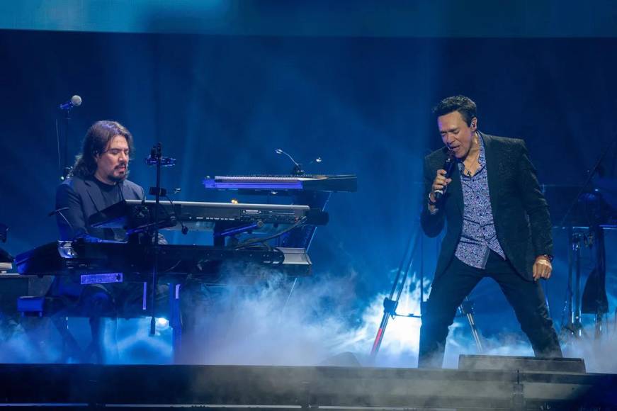 10. “Cómo te recuerdo” - Escrita por Adolfo Ángel Alba. En 1998, el álbum que incluía esta canción del mismo nombre, logró la posición 175 del U. S. Billboard 200, y el #1 en el U.S. Billboard Regional/Mexican Albums.