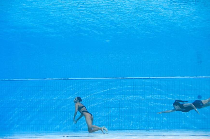 Fotos: El impactante rescate a la nadadora Anita Álvarez tras desvanecerse en plena competencia