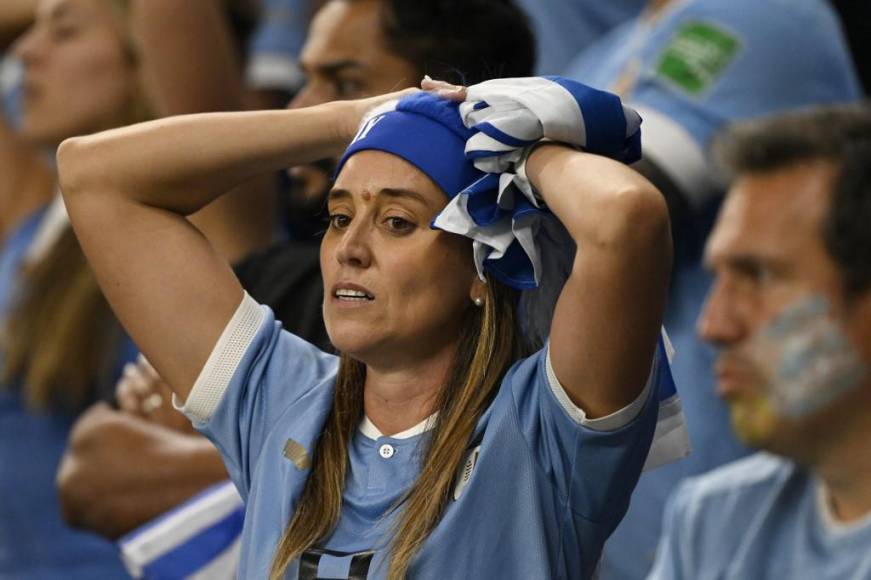 Los aficionados de Uruguay lucieron tristes tras decirle adiós de forma tempranera al Mundial.