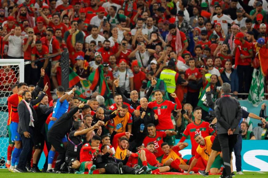 Los jugadores de Marruecos celebraron a lo grande el pase a semifinales.