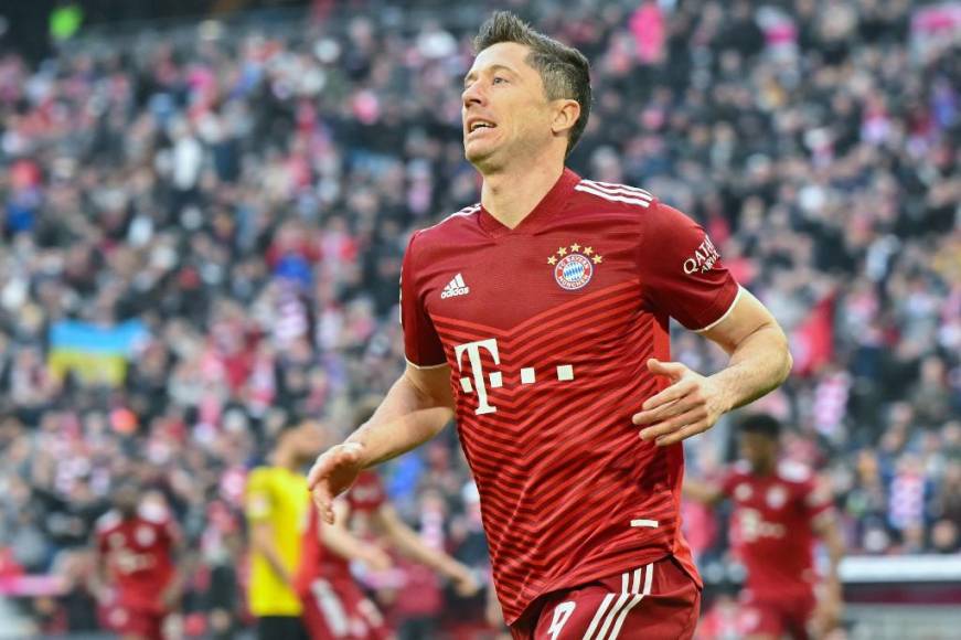 Robert Lewandowski: Se han producido contactos con su entorno y el jugador está encantado con la posibilidad de vestirse de blaugrana. Tiene un año más de contrato con el Bayern Múnich y su salida podría producirse por unos 40 millones de euros.
