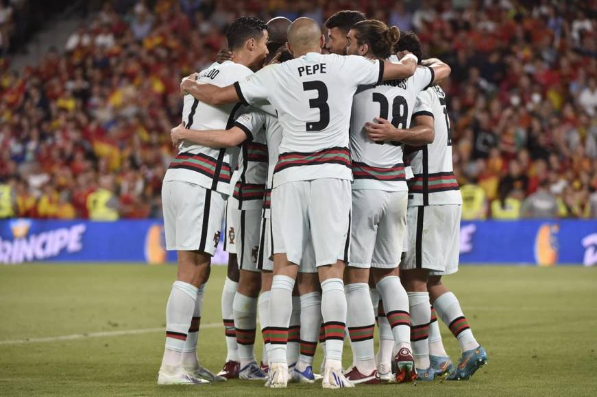 Cristiano Ronaldo y sus compañeros celebrando el gol de Ricardo Horta.