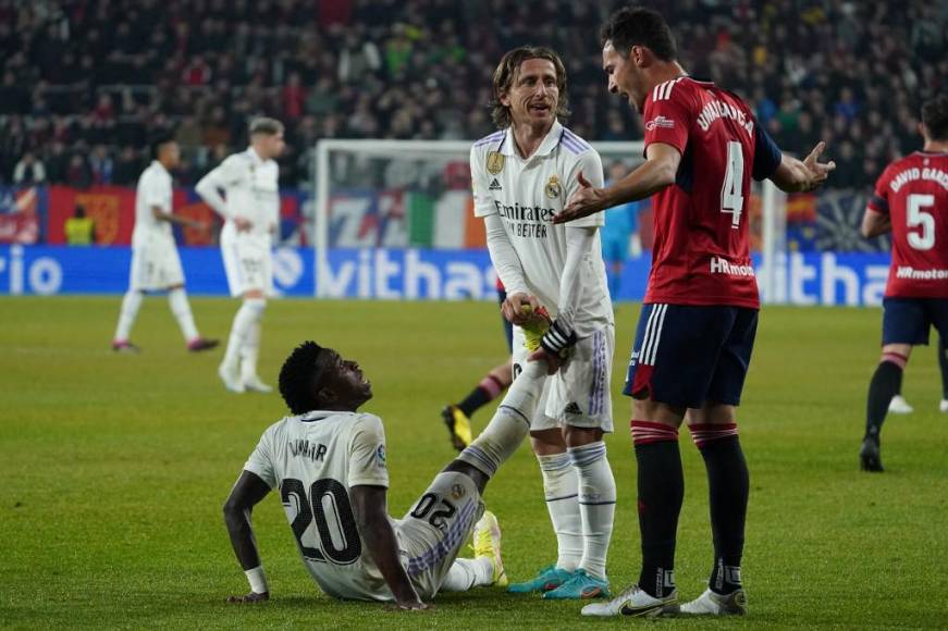 Vinicius tuvo problemas con varios jugadores del Osasuna.