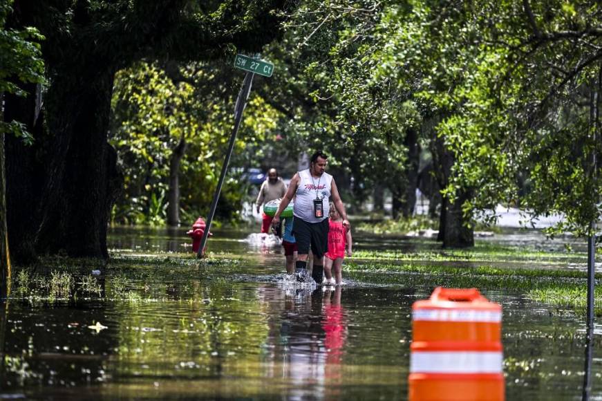A los hondureños se les pide calma en caso de perder la documentación en las inundaciones.