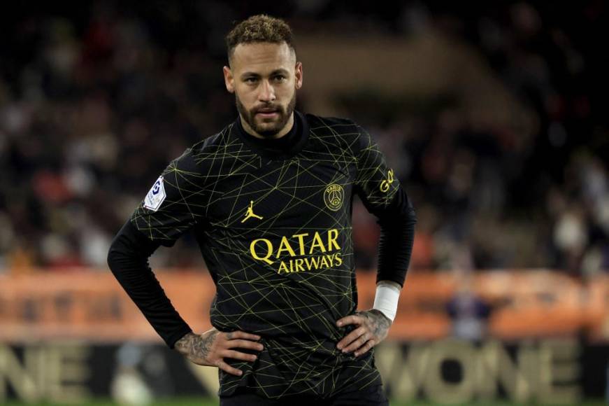 Según The Athletic, Neymar quiere respetar su contrato con el PSG hasta junio del 2027. El astro brasileño desea continuar en el cuadro parisino.