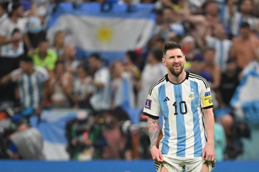 Al ser preguntado a quién iba dirigida, Messi reconoció que la dedicó a <b>Van</b> <b>Gaal</b> por unas declaraciones que realizó el técnico neerlandés sobre el astro argentino en la previa del encuentro.